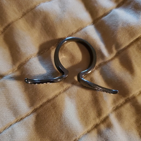 Park Lane Wing Ring - Picture 2 of 2